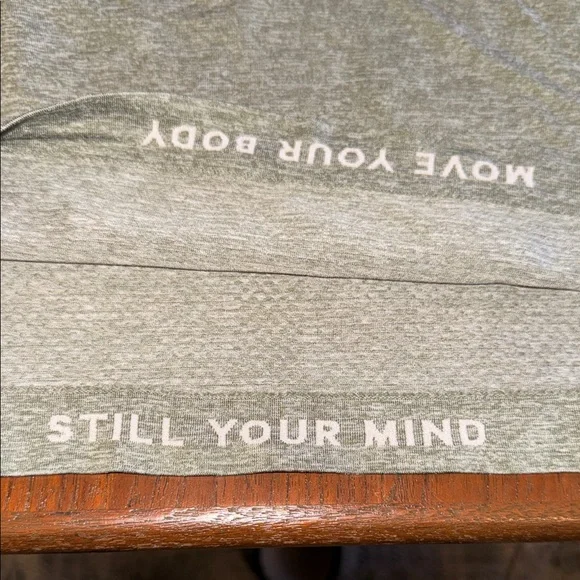 Women’s Lululemon Run Swiftly Short Sleeve Top Stretchy Green Gray EUC Size 14 - Picture 4 of 5